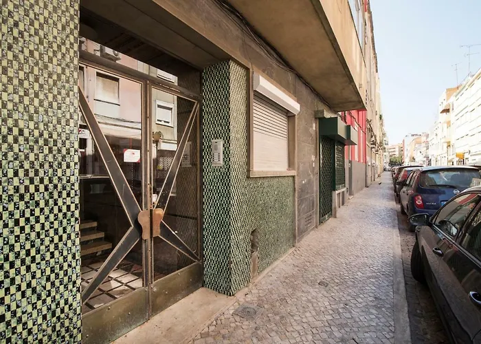Art And Design Apartment In Lisbon